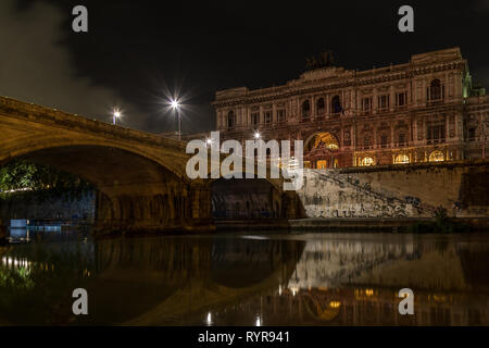 Der oberste Gerichtshof Corte di cassazione in Rom bei Nacht Stockfoto