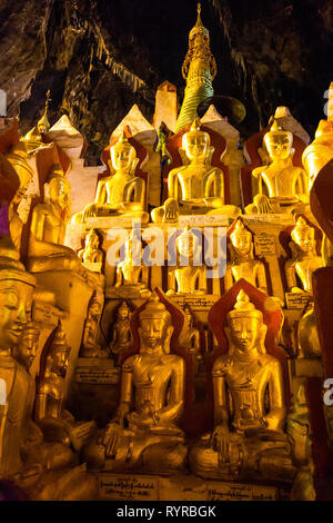 Gold Buddha Statuen auf der Shwe Oo Min Höhle von 1000 Buddhas, Pindaya Myanmar Stockfoto