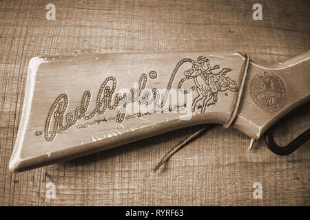 Red Ryder BB Gun. Gravur lieferbar, Sepia. Stockfoto