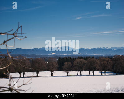 Der Starnberger See in Bayern im Winter mit den Alpen im Hintergrund Stockfoto