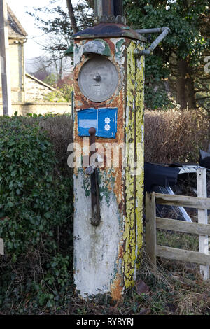 Verrostete und gebrochen Collectible Kraftstoffpumpen Stockfoto