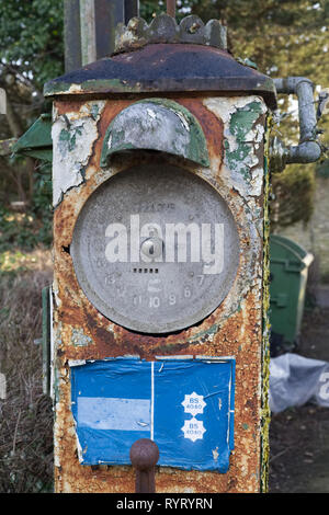 Verrostete und gebrochen Collectible Kraftstoffpumpen Stockfoto