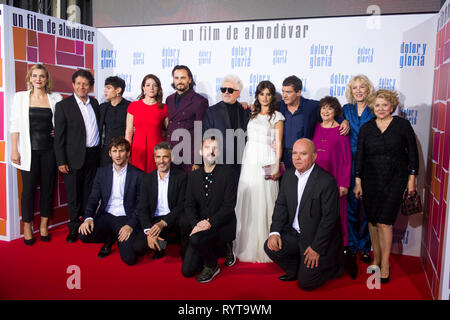 Pedro Almodovar mit Penelope Cruz, Antonio Banderas, Leonardo Sbaraglia, Axier Etxeandia, Julian Lopez, Julieta Serrano und Nora Navas unter anderem bei der Premiere des Films "olor y Gloria/Schmerzen & Glory' an der Cine Capitol. Madrid, 13.03.2019 | Verwendung weltweit Stockfoto