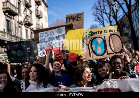 Foto LaPresse/Marco Alpozzi 15 Marzo 2019 Turin (Italia) Cronaca Sciopero Mondiale per il Futuro Chiediamo azioni Beton pro il Clima Nella Foto: un momento del corteo Foto LaPresse/Marco Alpozzi März 15, 2019 Turin (Italien) News Global Strike für Klima In der Pic: ein Moment der Streik Stockfoto