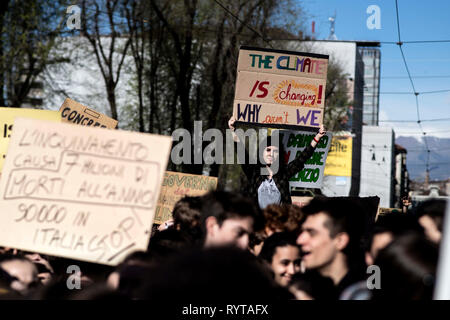 Foto LaPresse/Marco Alpozzi 15 Marzo 2019 Turin (Italia) Cronaca Sciopero Mondiale per il Futuro Chiediamo azioni Beton pro il Clima Nella Foto: un momento del corteo Foto LaPresse/Marco Alpozzi März 15, 2019 Turin (Italien) News Global Strike für Klima In der Pic: ein Moment der Streik Stockfoto