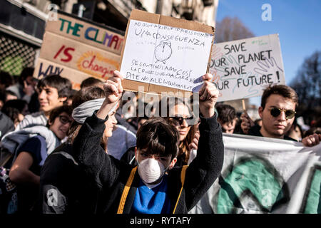 Foto LaPresse/Marco Alpozzi 15 Marzo 2019 Turin (Italia) Cronaca Sciopero Mondiale per il Futuro Chiediamo azioni Beton pro il Clima Nella Foto: un momento del corteo Foto LaPresse/Marco Alpozzi März 15, 2019 Turin (Italien) News Global Strike für Klima In der Pic: ein Moment der Streik Stockfoto