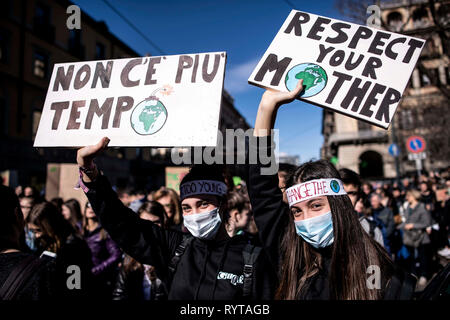 Foto LaPresse/Marco Alpozzi 15 Marzo 2019 Turin (Italia) Cronaca Sciopero Mondiale per il Futuro Chiediamo azioni Beton pro il Clima Nella Foto: un momento del corteo Foto LaPresse/Marco Alpozzi März 15, 2019 Turin (Italien) News Global Strike für Klima In der Pic: ein Moment der Streik Stockfoto