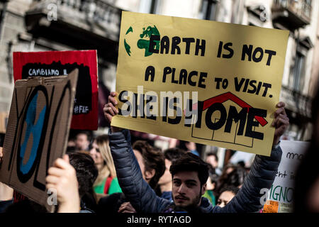 Foto LaPresse/Marco Alpozzi 15 Marzo 2019 Turin (Italia) Cronaca Sciopero Mondiale per il Futuro Chiediamo azioni Beton pro il Clima Nella Foto: un momento del corteo Foto LaPresse/Marco Alpozzi März 15, 2019 Turin (Italien) News Global Strike für Klima In der Pic: ein Moment der Streik Stockfoto