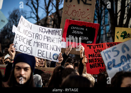 Foto LaPresse/Marco Alpozzi 15 Marzo 2019 Turin (Italia) Cronaca Sciopero Mondiale per il Futuro Chiediamo azioni Beton pro il Clima Nella Foto: un momento del corteo Foto LaPresse/Marco Alpozzi März 15, 2019 Turin (Italien) News Global Strike für Klima In der Pic: ein Moment der Streik Stockfoto