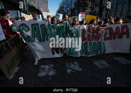 Turin, Piemont, Italien. 15 Mär, 2019. Turin, Italy-March 15, 2019: Demonstration für Klima Credit: Stefano Guidi/ZUMA Draht/Alamy leben Nachrichten Stockfoto