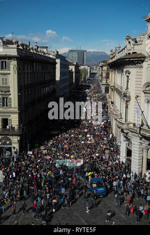 Turin, Piemont, Italien. 15 Mär, 2019. Turin, Italy-March 15, 2019: Demonstration für Klima Credit: Stefano Guidi/ZUMA Draht/Alamy leben Nachrichten Stockfoto