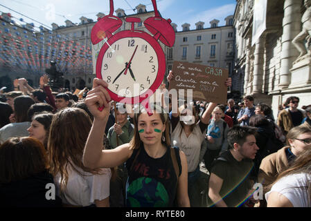 Turin, Piemont, Italien. 15 Mär, 2019. Turin, Italy-March 15, 2019: Demonstration für Klima Credit: Stefano Guidi/ZUMA Draht/Alamy leben Nachrichten Stockfoto