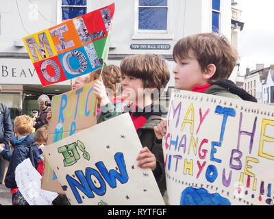 Oxford, UK. 15. Mär 2019. Schüler sammeln für einen "Klimawandel Rally und März in Oxford. Credit: Angela Swann/Alamy leben Nachrichten Stockfoto