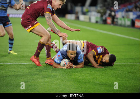 Huddersfield, Großbritannien. 14. März 2019. John Smiths Stadion, Huddersfield, England; Rugby League Betfred Super League, Huddersfield Riesen vs St. Helens; Saint Helens Regan Gnade feiert einen Versuch. Credit: Dean Williams/Alamy leben Nachrichten Stockfoto