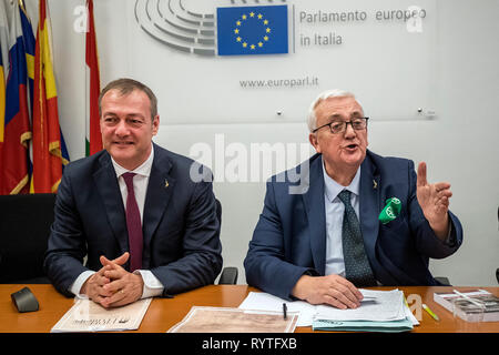 Foto Roberto Monaldo/LaPresse 15-03-2019 Roma Cronaca Convegno "L'idea di Europa" Nella foto Oscar eurideputato Lancini (Lega), Mario Borghezio Photo Roberto Monaldo/LaPresse 15-03-2019 Rom (Italien) Konferenz "Die Idee von Europa" In das Pic-Oscar eurideputato Lancini (Lega), Mario Borghezio Stockfoto