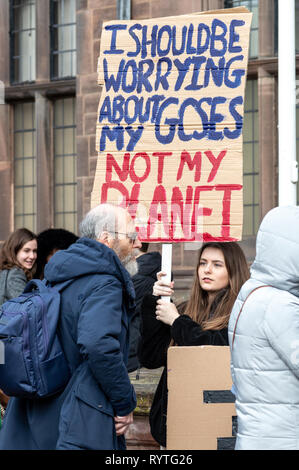Coventry, West Midlands, UK. 15. März, 2019. Studenten protestieren außerhalb des Coventry Rat Haus das Bewusstsein für das Thema Klimawandel zu sensibilisieren. Kredit Dave Coote/Alamy leben Nachrichten Stockfoto