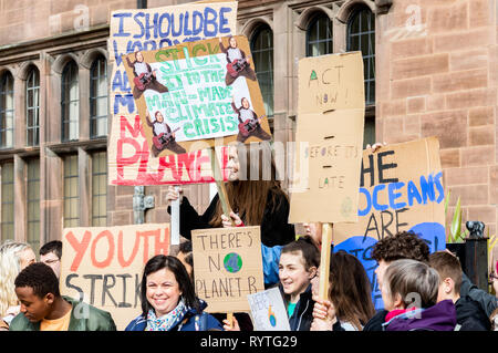Coventry, West Midlands, UK. 15. März, 2019. Studenten protestieren außerhalb des Coventry Rat Haus das Bewusstsein für das Thema Klimawandel zu sensibilisieren. Kredit Dave Coote/Alamy leben Nachrichten Stockfoto