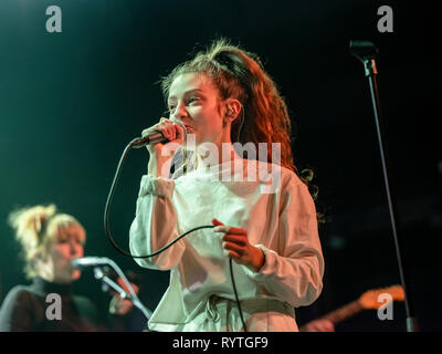 Bergen, Norwegen. 14 Mär, 2019. Norwegen, Bergen - März 14., 2019. Die norwegische Sängerin und Songwriterin Amanda Tenfjord führt ein Live Konzert an der USF Veftet in Bergen. (Foto: Gonzales Foto/Alamy leben Nachrichten Stockfoto