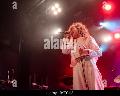 Bergen, Norwegen. 14 Mär, 2019. Norwegen, Bergen - März 14., 2019. Die norwegische Sängerin und Songwriterin Amanda Tenfjord führt ein Live Konzert an der USF Veftet in Bergen. (Foto: Gonzales Foto/Alamy leben Nachrichten Stockfoto
