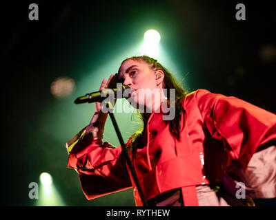 Bergen, Norwegen. 14 Mär, 2019. Norwegen, Bergen - März 14., 2019. Die norwegische indie pop band Highasakite führt ein Live Konzert an der USF Verftet in Bergen. Hier Sänger Ingrid Helene Håvik gesehen wird live auf der Bühne. (Foto: Gonzales Foto/Alamy leben Nachrichten Stockfoto