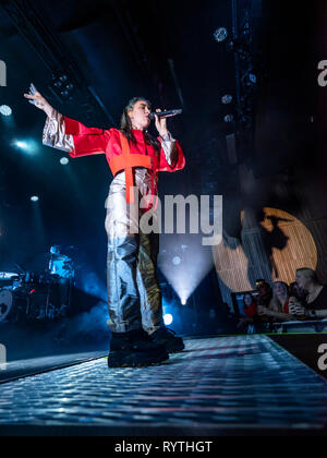 Bergen, Norwegen. 14 Mär, 2019. Norwegen, Bergen - März 14., 2019. Die norwegische indie pop band Highasakite führt ein Live Konzert an der USF Verftet in Bergen. Hier Sänger Ingrid Helene Håvik gesehen wird live auf der Bühne. (Foto: Gonzales Foto/Alamy leben Nachrichten Stockfoto