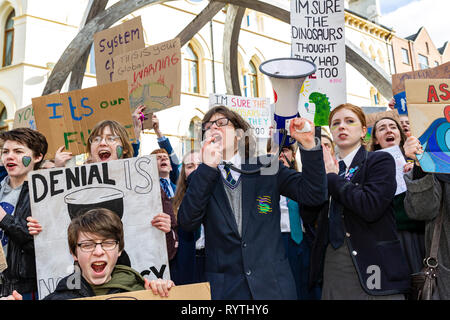 Kornmarkt, Belfast, UK. 15 Mär, 2019. Jugend Streik 4 Klima Protest in Belfast Studenten aus rund 30 Städten und Gemeinden im gesamten Vereinigten Königreich fehlen Schule gegen den Klimawandel zu protestieren. Demonstrationen in Gebieten wie London, Bristol, Belfast Credit statt: Bonzo/Alamy leben Nachrichten Stockfoto