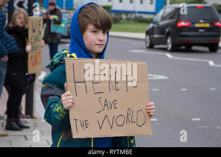 Reading, Großbritannien. 15. März 2019. Nehmen Sie sich Zeit, die Kinder aus der Schule als Teil der internationalen Jugend Klima Streik Kampagne auch bekannt als Freitags für die Zukunft oder Schule Streik 4 Klima. Credit: Harry Harrison/Alamy leben Nachrichten Stockfoto