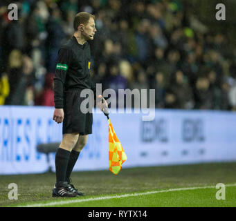 Assistenzschiedsrichter Stuart Stevenson beim Ladbrokes-Spiel der schottischen Premiership in der Easter Road, Edinburgh. DRÜCKEN SIE VERBANDSFOTO. Bilddatum: Freitag, 8. März 2019. Siehe PA Geschichte FUSSBALL Hibernian. Bildnachweis sollte lauten: Jeff Holmes/PA Wire. Stockfoto