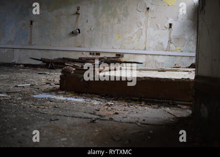 Gebrochene Alarm in verlassenen Krankenhaus Stockfoto