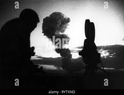 Atom, Kerntest, USA, Las Vegas, Nevada, Beobachter, mit Kamera, 31.5.1957, Additional-Rights - Clearance-Info - Not-Available Stockfoto