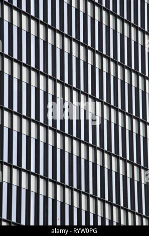 Bukarest, Rumänien - November 25, 2016: Windows Der hohes Gebäude, in Bukarest, Rumänien. Stockfoto