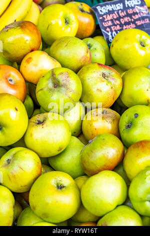 Bramley kochen Äpfel. Die berühmten Borough Markt, ein Markt mit ...