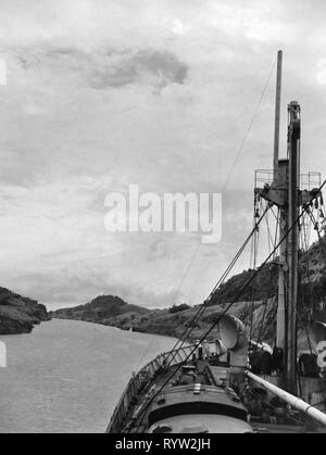 Geographie/Reisen, Panama, Verkehr/Transport, Navigation, Panamakanal, Schiff Canal, 1958, Additional-Rights - Clearance-Info - Not-Available Stockfoto