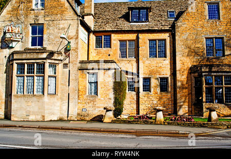 Bourton auf der Together, Cotswolds, rder New Old Inn, Gloucestershire, England Stockfoto