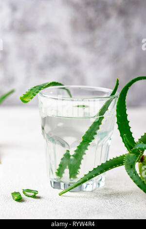 Glas gesunde Aloe vera Getränk Stockfoto