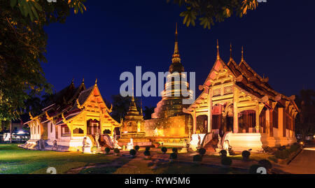 Wat Phra Singh in der Dämmerung, Chiang Mai, Thailand Stockfoto