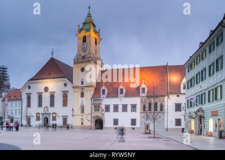 Am Abend Blick auf den Marktplatz von Bratislava, Slowakei Stockfoto