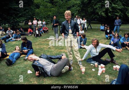 Die jungen Deutschen die Teilnahme an der "Rock für den Frieden' Musik Festival im Volkspark Friedrichshain, Berlin, Deutschland. 1982 Stockfoto