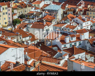 Anzeigen von Alfama von Miradouro de Santa Luzia, Alfama, Lissabon, Potugal Stockfoto