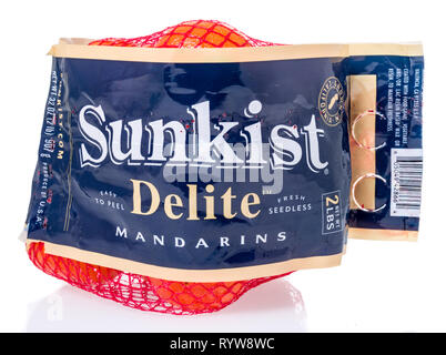 Winneconne, WI - 10 März 2019: ein Paket von Sunkist Delite Mandarinen auf einem isolierten Hintergrund Stockfoto