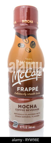 Winneconne, WI - 10 März 2019: eine Flasche McCafe frappe Kaffee trinken auf einem isolierten Hintergrund Stockfoto