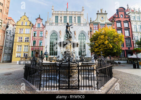 Neptuns Brunnen und Artus Court Gebäude, Długi Targ oder Long Market Street, Danzig, Polen Stockfoto