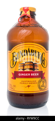 Winneconne, WI - 10 März 2019: eine Flasche Bundaberg Ginger Beer auf einem isolierten Hintergrund Stockfoto