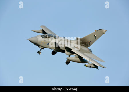 Royal Air Force Panavia Tornado GR4 an RAF Marham. fliegen. Stockfoto