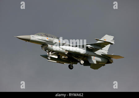 General Dynamics F-16BM Kampf gegen Falcon FB-23 der belgischen Luftwaffe Stockfoto