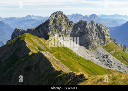 Landschaft des Bauges (Französische Alpen): Sambuy Berg aus dem Chaurionde Peak gesehen Stockfoto