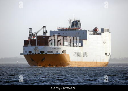 Das containerschiff/Ro-Ro-Schiff Grande Amerika läuft am 30. Dezember 2018 Cuxhaven und weiter in Richtung Nordsee. Stockfoto