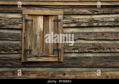 Blockhütte Fenster und Wand Stockfoto