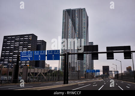 Dargestellt ist eine neu gebaute Straße am Olympischen Dorf für die Olympischen Spiele 2020 in Tokio Stockfoto