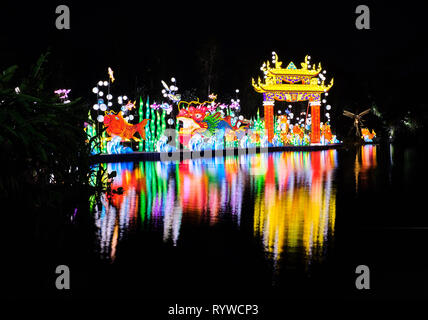 Abgebildet ist ein Licht Anzeige an die Gärten an der Bucht in der zentralen Region von Singapur. Stockfoto